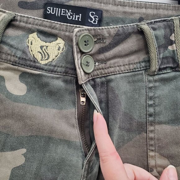 Sullen‎ Girl Junior's Y2K Green Camo Alt Grunge Punk Style Stretch Capris Size 5 - Picture 4 of 9